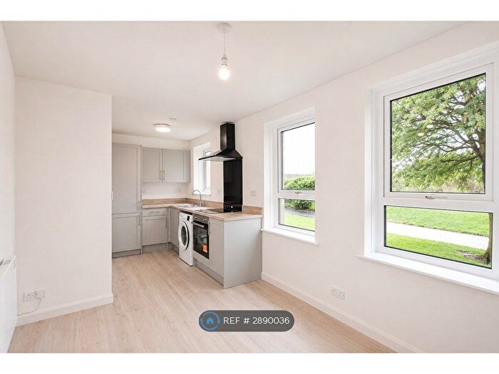 Studio To Rent In Newton Mearns, Glasgow, G77