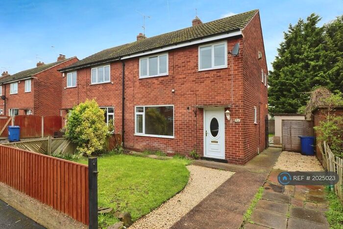 3 Bedroom Semi-Detached House To Rent In St. Edwins Drive, Dunscroft, Doncaster, DN7