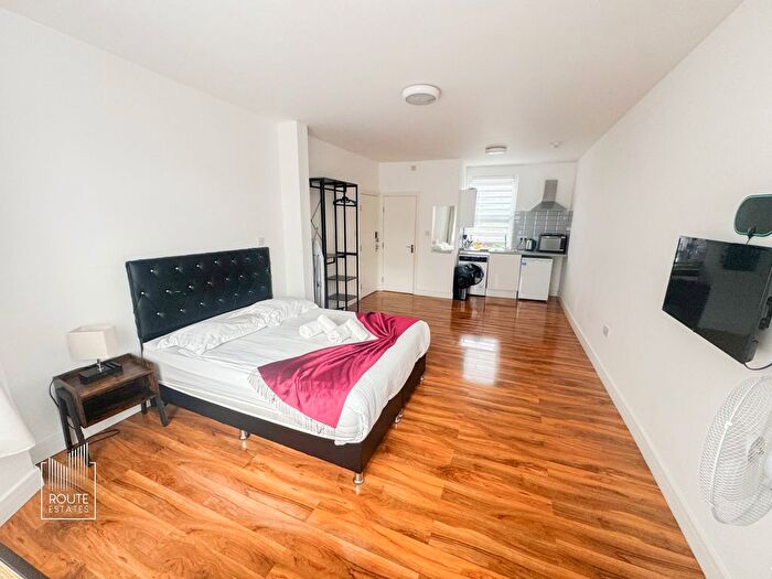 Studio To Rent In Meads Road, Wood Green, N22