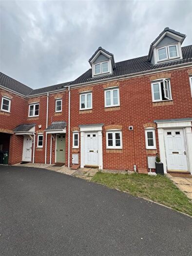 3 Bedroom Town House To Rent In Sannders Crescent, Tipton, DY4