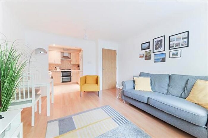 2 Bedroom Flat To Rent In Pembroke House, London, SW19