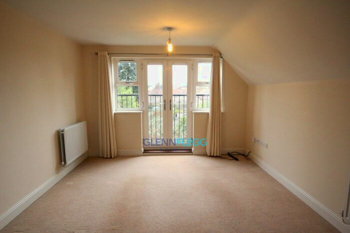 2 Bedroom Flat To Rent In Harvey Road, Langley, Slough, SL3