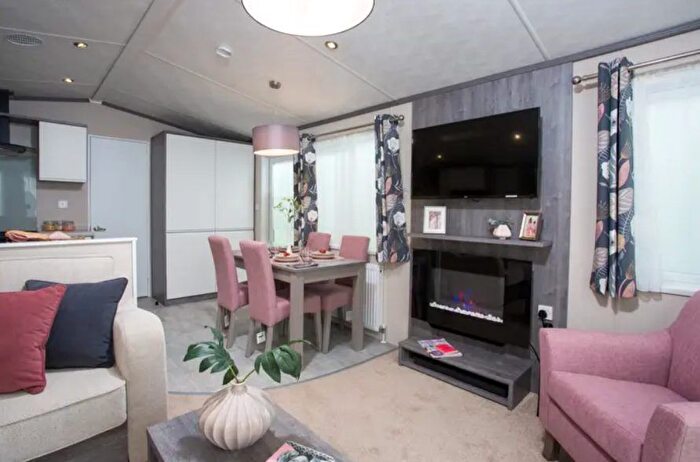 3 Bedroom Mobile/park Home For Sale In Llanedwen, Anglesey, LL61