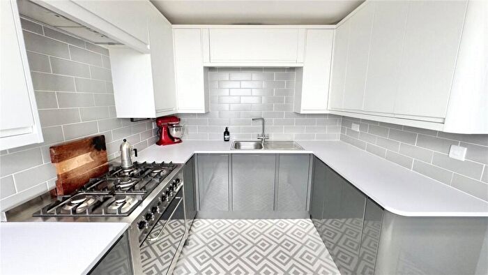 2 Bedroom Flat To Rent In Thorpewood Avenue, London, SE26