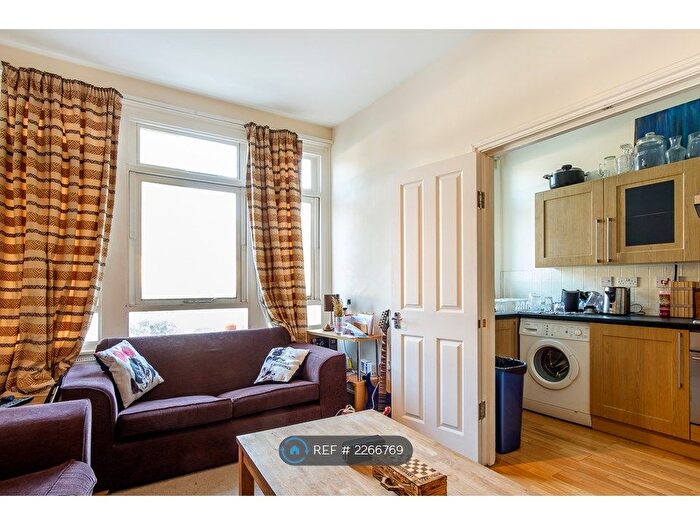 2 Bedroom Flat To Rent In Leander Road Brixton, London, SW2
