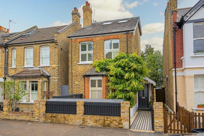 4 Bedroom Property To Rent In Sunnyside Road, Teddington, TW11