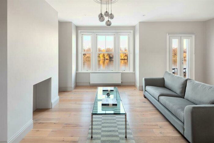 3 Bedroom Flat To Rent In Lonsdale Road, Barnes, SW13