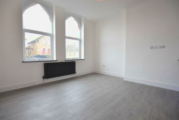 2 Bedroom Flat For Sale In Selhurst Road, South Norwood, SE25