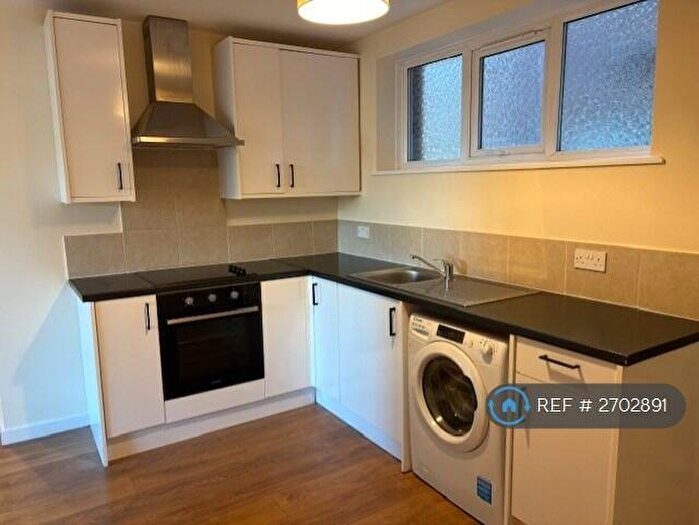 2 Bedroom Flat To Rent In Meadgate Avenue, Chelmsford, CM2