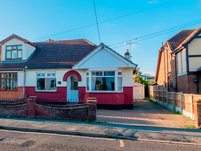 2 Bedroom Semi-Detached Bungalow For Sale In Rectory Road, Hockley, SS5