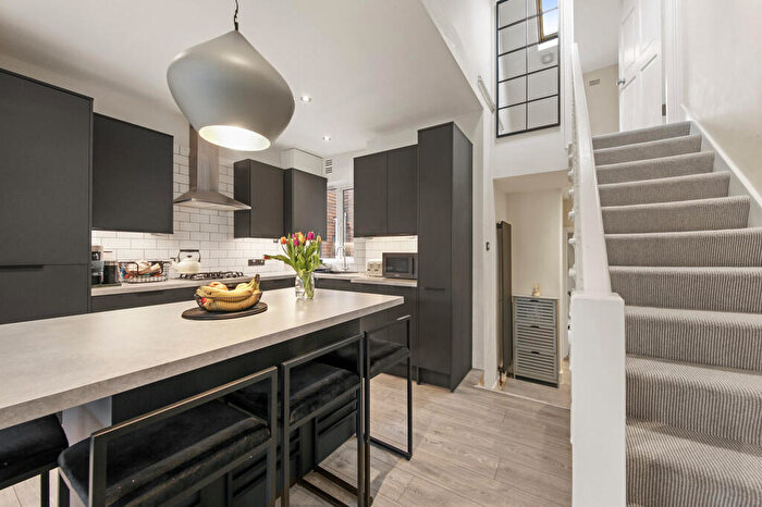 2 Bedroom Apartment To Rent In Ivy Road, London, NW2