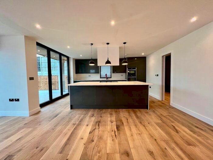 6 Bedroom Detached House To Rent In Vine Lane, Uxbridge, UB10