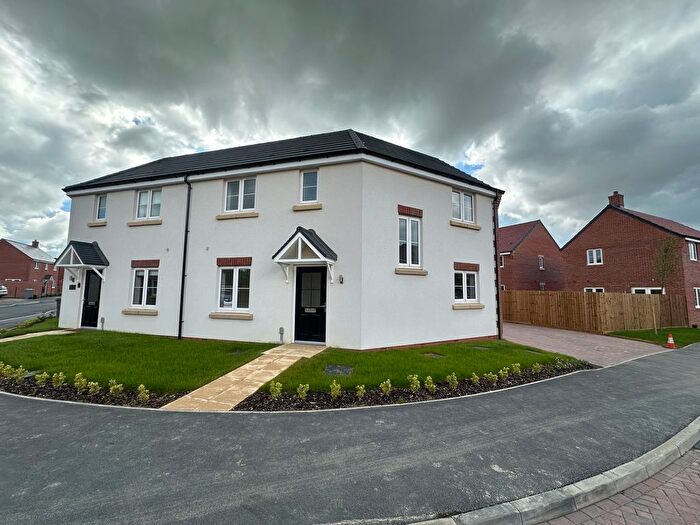 3 Bedroom Semi-Detached House To Rent In Twizel Crescent, Manthorpe, Grantham, NG31