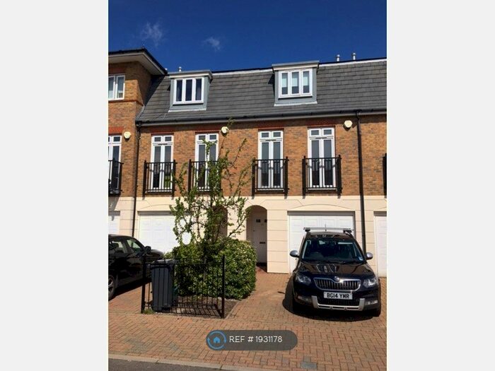 3 Bedroom Terraced House To Rent In Elizabeth Gardens, Old Isleworth/St Margaret, TW7