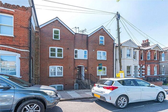 1 Bedroom Flat To Rent In Amyand Park Road, St Margarets, TW1