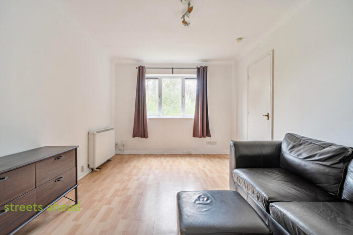 1 Bedroom Apartment For Sale In Mowbray Road, London, SE19