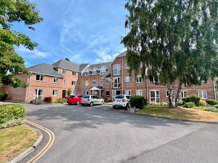 2 Bedroom Flat To Rent In Over 's - Avongrove Court, The Avenue, Taunton, TA1