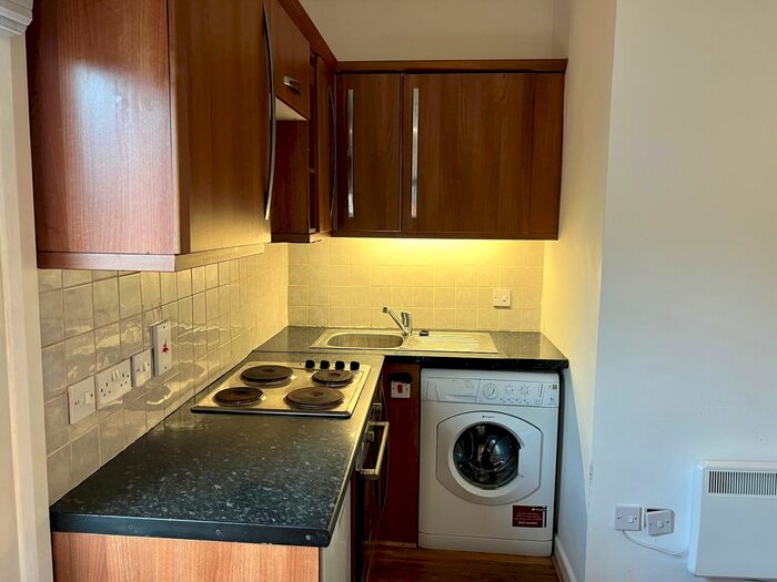 Studio To Rent In 727 High Road Leytonstone, London E11
