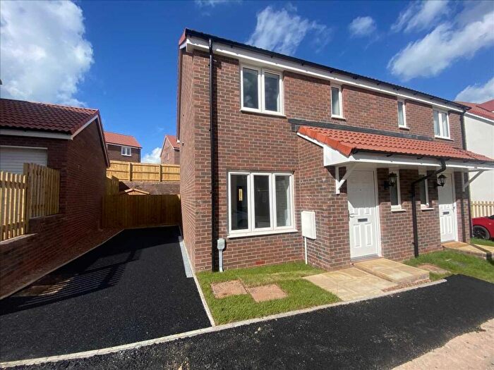 3 Bedroom Semi-Detached House For Sale In Blacksmiths Drive, Exeter, EX1