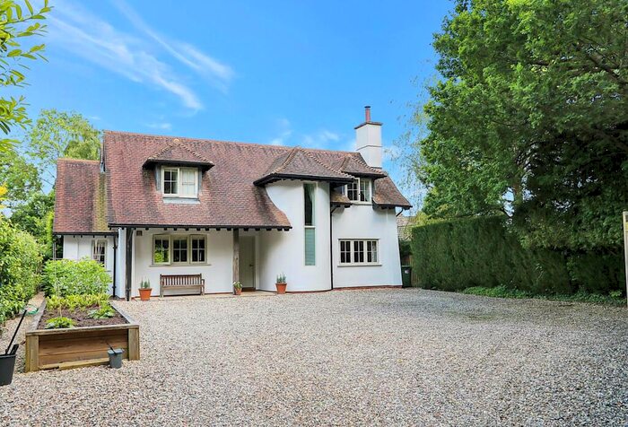 4 Bedroom Detached House For Sale In Upper Basildon - Highly Sought After Location, RG8