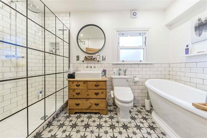 5 Bedroom House To Rent In Kinveachy Gardens, Charlton, SE7