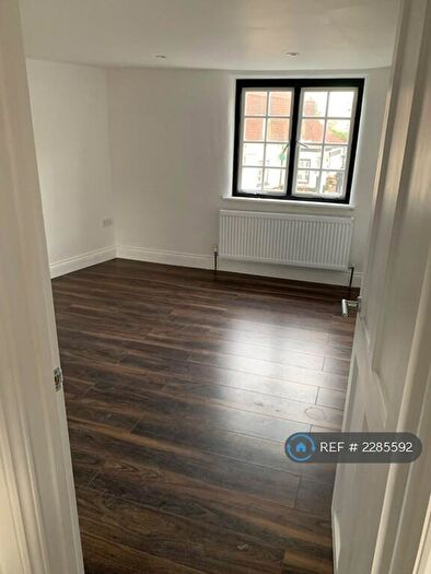 1 Bedroom Flat To Rent In High Street, Burnham, SL1