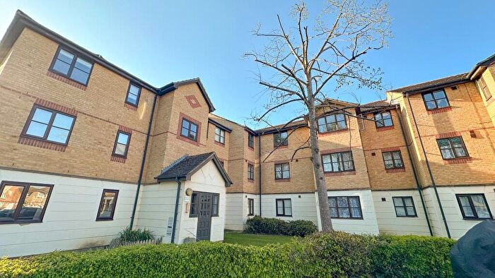 1 Bedroom Flat To Rent In Mullards Close, Hackbridge, Surrey, CR4