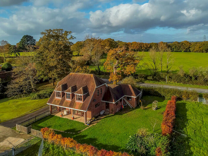 4 Bedroom Farm House For Sale In Fair Oak, Eastleigh, SO50