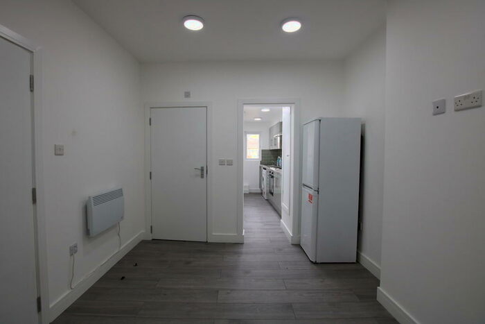 1 Bedroom Flat To Rent In High Road, Willesden, London, NW10