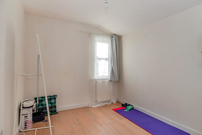 3 Bedroom Terraced House For Sale In London Road, Grays, RM20