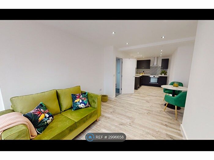 1 Bedroom Flat To Rent In High St, Oldham, OL4