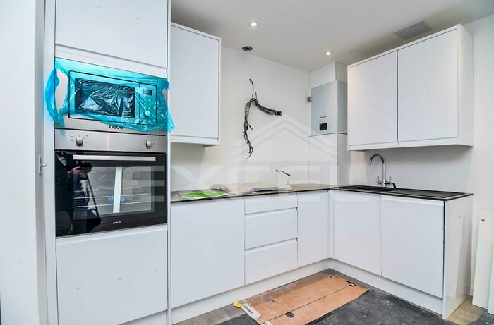 Studio To Rent In Regents Park Road, Finchley Central, London, N3