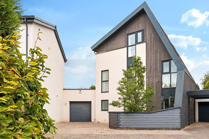 5 Bedroom Detached House For Sale In Orchard Close, Almondsbury, BS32