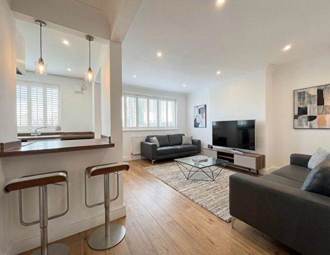 2 Bedroom Maisonette For Sale In Rayleigh Road, Hutton, CM13