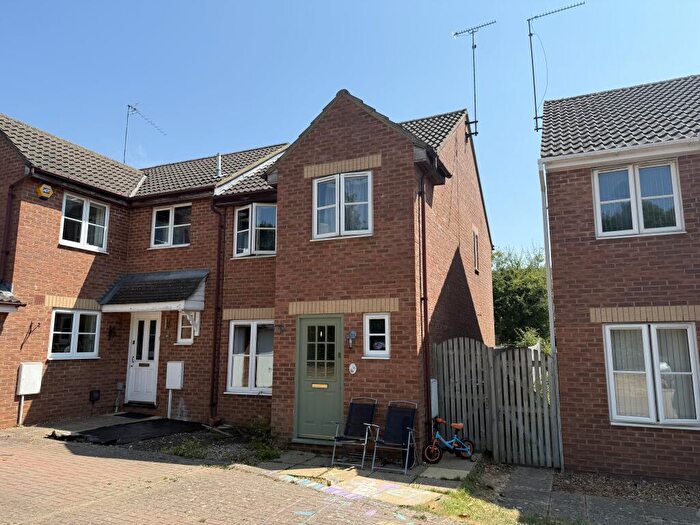 3 Bedroom Semi-Detached House To Rent In Cooper Close, NN12