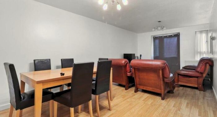 3 Bedroom Terraced House For Sale In Nightingale Lane, Wellingborough, NN8