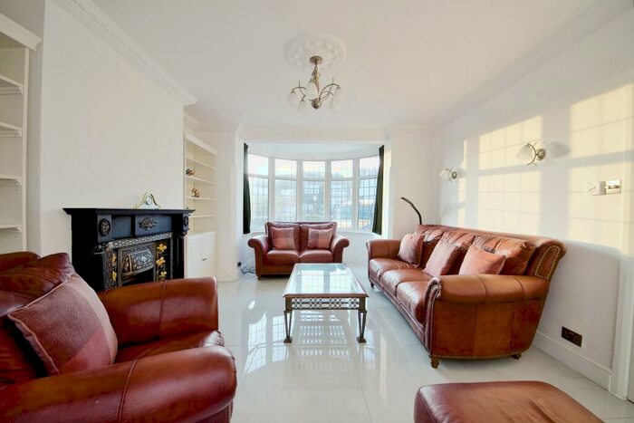 4 Bedroom Terraced House For Sale In Wilmer Way, London, N14