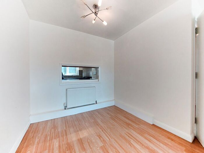 3 Bedroom Flat To Rent In Pampisford Road, South Croydon, CR2