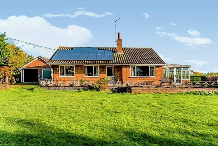3 Bedroom Detached Bungalow For Sale In Outwell Road, Emneth, Wisbech, PE14