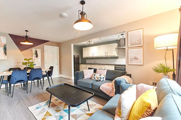 6 Bedroom Flat To Rent In Sandyford Road, Newcastle Upon Tyne, Tyne And Wear., NE2