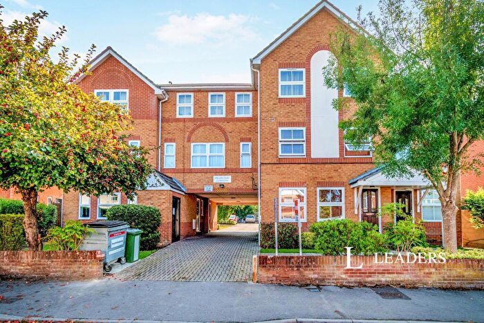 2 Bedroom Flat To Rent In Wellow Court, Cobbett Road Bitterne Park, Southampton, SO18