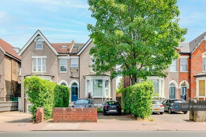 2 Bedroom Flat To Rent In Bedford Hill, Balham, SW12