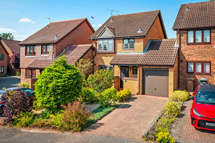 3 Bedroom Terraced House For Sale In Alvernia Close, Godalming, Surrey, GU7