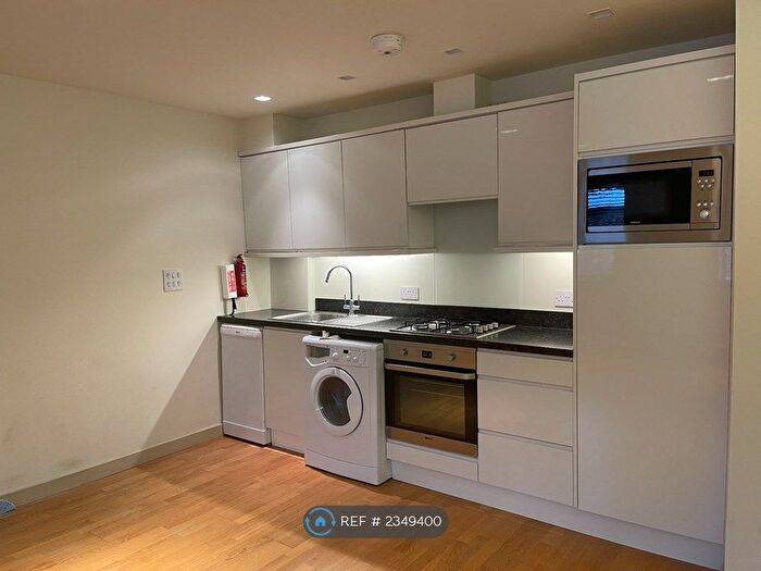 1 Bedroom Flat To Rent In Tennyson House, Haslemere, GU27