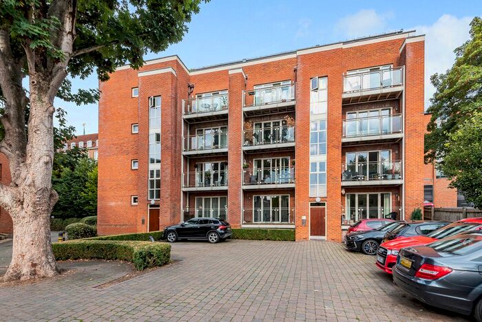 2 Bedroom Flat To Rent In Cross Street, Winchester, SO23