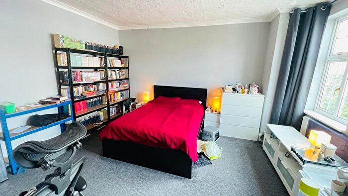 1 Bedroom Flat To Rent In Cedars Avenue, Mitcham, CR4