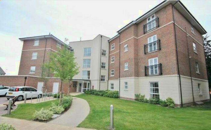 2 Bedroom Flat To Rent In Kenley Place, Farnborough, GU14