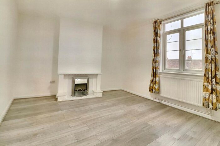 2 Bedroom Flat To Rent In Halliwick Court, Woodhouse Road, London, N12