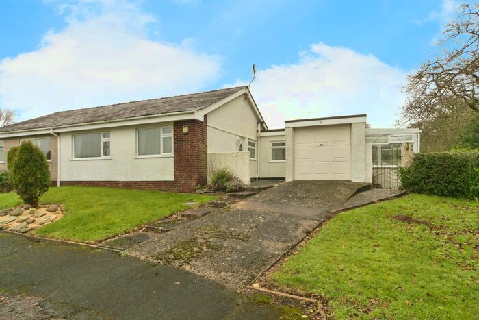 2 Bedroom Semi-Detached House For Sale In Bryn Tyddyn, Pentrefelin, Criccieth, Gwynedd, LL52
