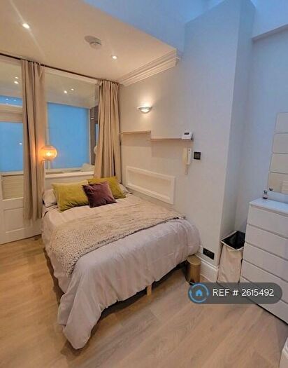 Studio To Rent In Hornsey Road, London, N19